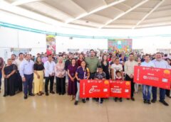 ENTREGARON CARLOS PEÑA ORTIZ Y ALEJANDRA YELITZA GARZA TARJETAS DE BECAS DIF 2026