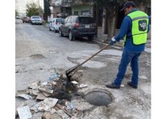 ATENDIÓ COMAPA LIMPIEZA DE POZOS DE VISITA EN FUENTES SECCIÓN LOMAS